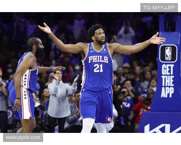 字母哥赛场动作趋谨慎似伤后恩比德弯腰弓背引关注状态变化成焦点 字母哥赛场动作趋谨慎似伤后恩比德弯腰弓背引关注状态变化成焦点